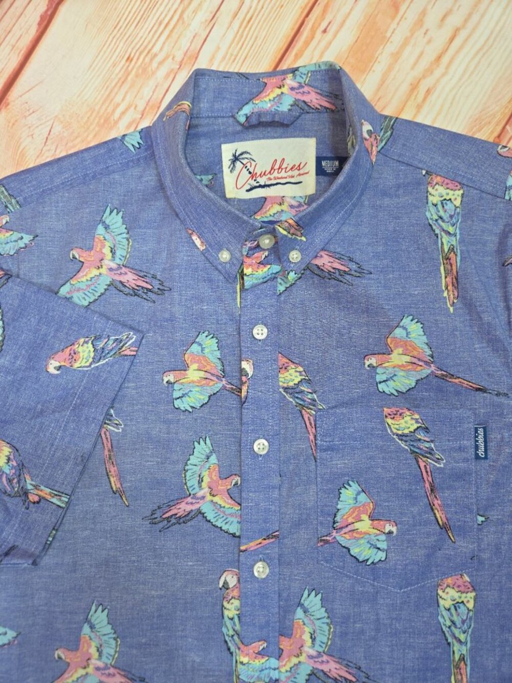 Chubbies Mens Parrot Print Short Sleeve Shirt Medium